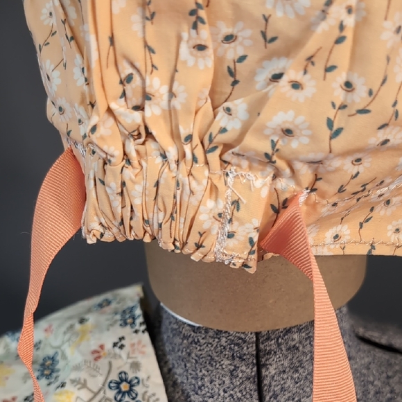 2 Floral Peach and Cream Women's Surical Scrub Caps - Picture 4 of 7